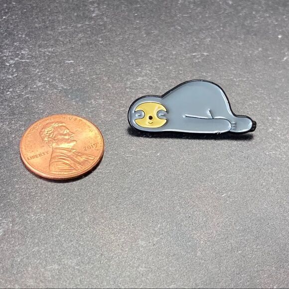 Chill Grey Sloth Enamel Pin/ Brooch Lapel - Picture 3 of 6